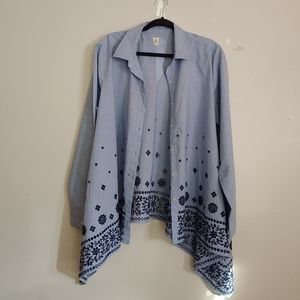 GAP light blue button down shirt with navy blue eyelet and embroidery